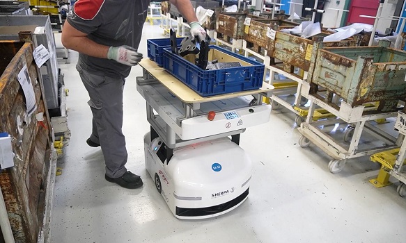 Sherpa Mobile Robotics despliega una flota de robots SHERPA-B para la automatización de líneas en FPT Industrial